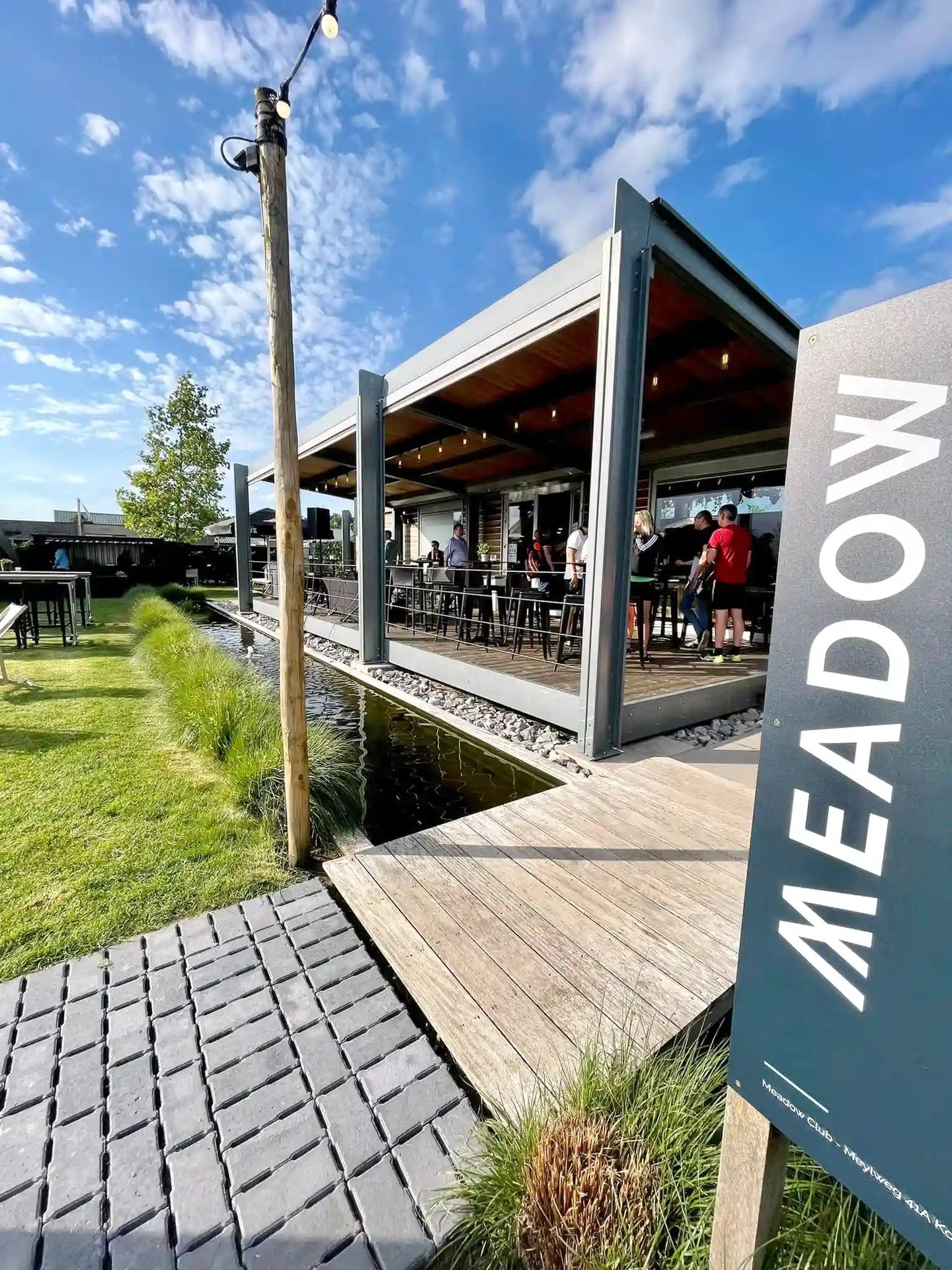 Meadow-Club-Sports-Hall-Padel-canopy-Clubhouse-Frisomat-Hahbo
